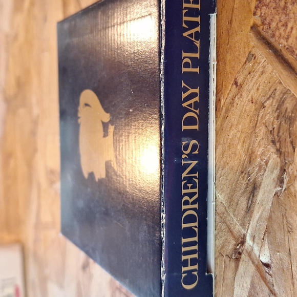 Bing & Grondahl 1996 small plate with children & chickens - Picture 6 of 7